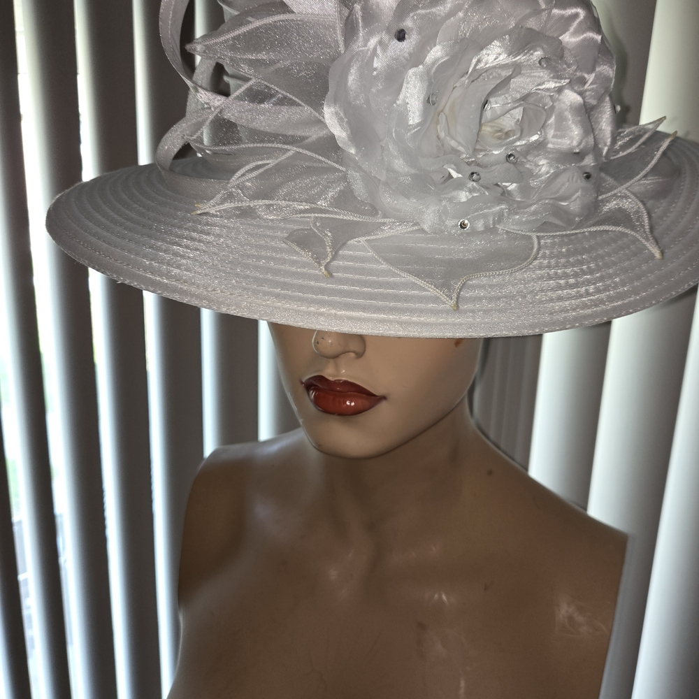 Elegant White Wide Brim Dress Hat w/ Floral & Ribbon Detail – Formal Church Hat